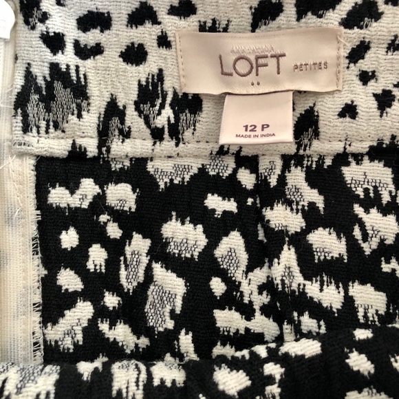 Loft skirt like new - Picture 2 of 2